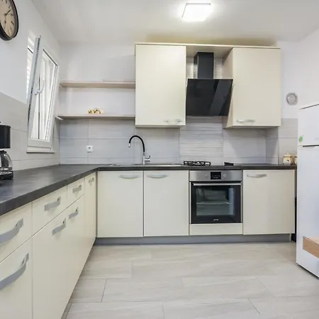 Apartment With Parking Space - 20971 Vir