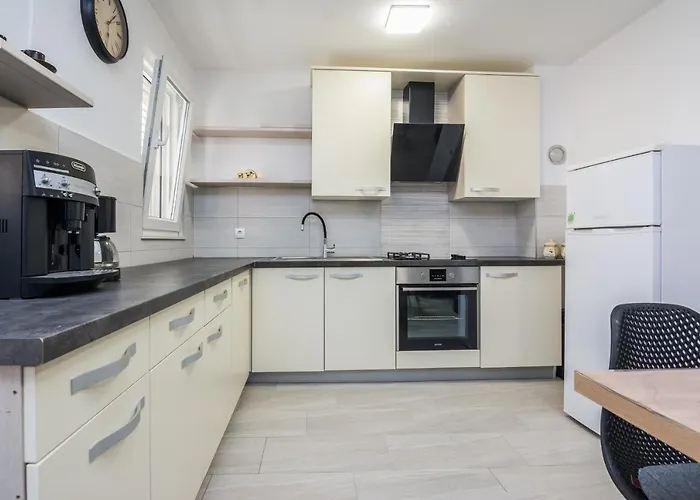 Апартаменты With Parking Space - 20971 Вир